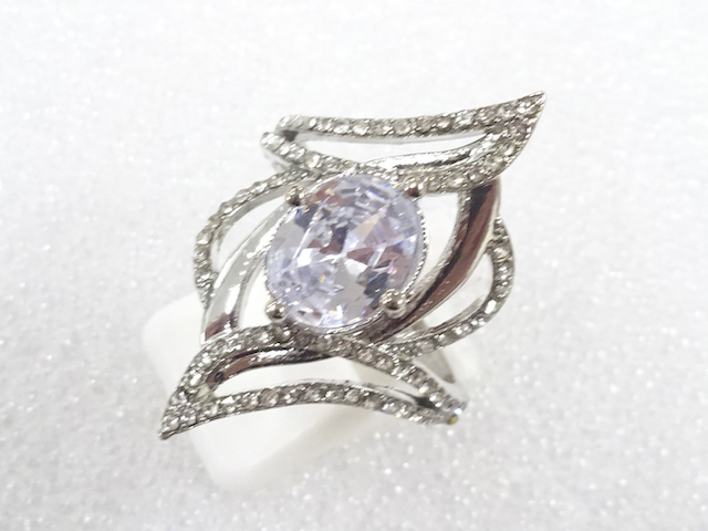 JAPANESE KIMONO / ANTIQUE CRYSTAL RING (SIZE 19)